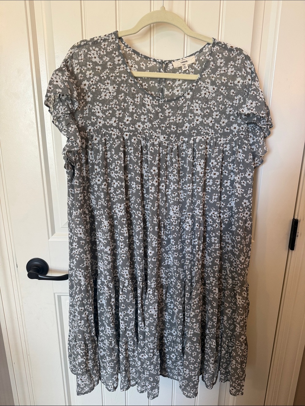 entro Gray Floral Midi Dress